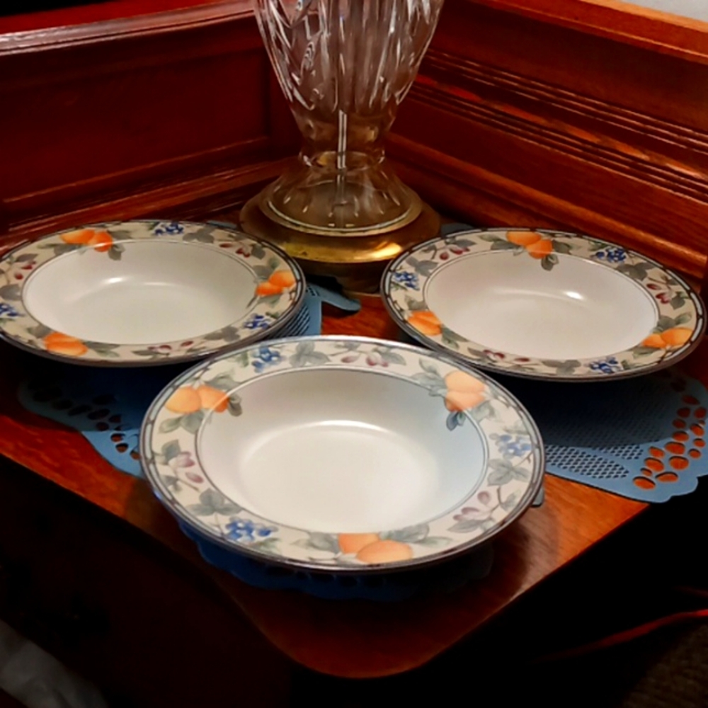 Mikasa Intaglio CAC29 Garden Harvest Bowls Multicolor Fruits Lot of 3
